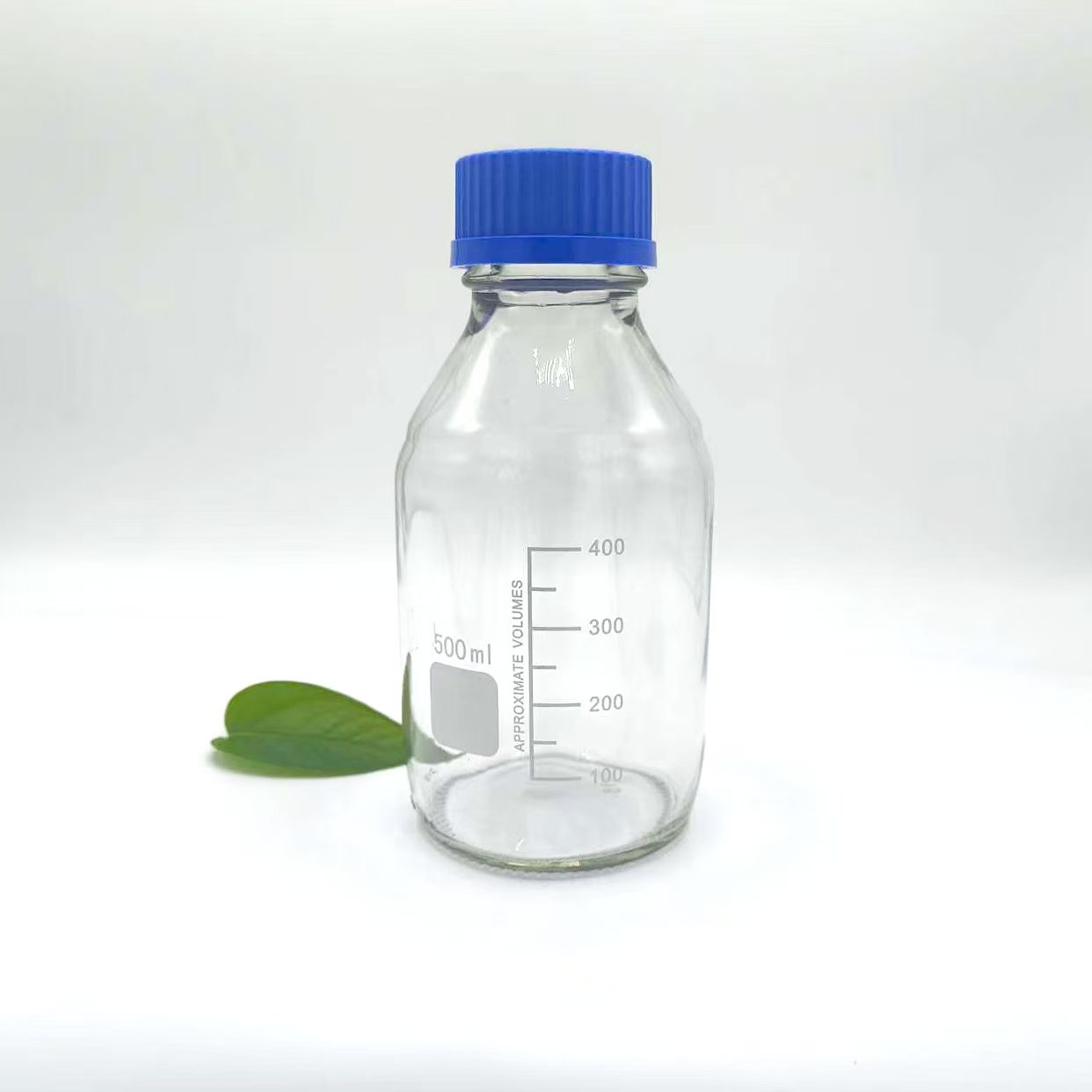 Hoe de uitdaging van de veiligheid van laboratoriumopslag oplossen? Compo biedt het perfecte antwoord met zijn innovatieve glazen reagensflessen.